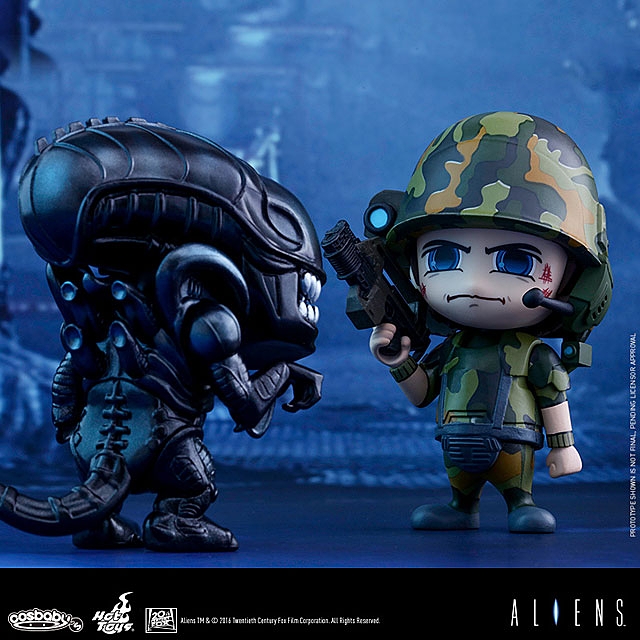 Hot Toys Aliens - Alien Warrior and USCM Cosbaby (S) Collectible Set