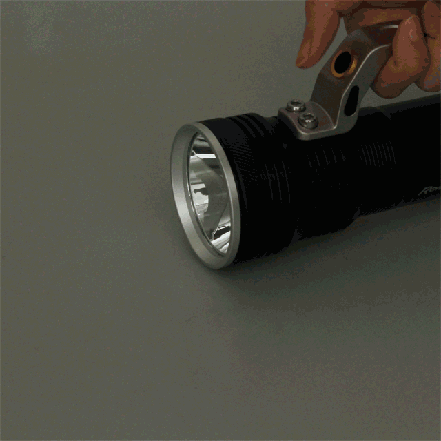 Aliexpress: Дальнобойный фонарь от Romisen со всем нужным комплектом