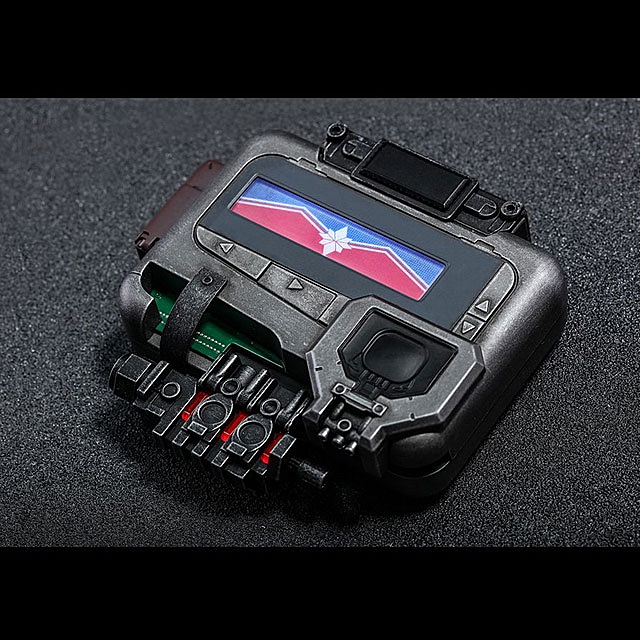 Hot Toys Avengers - Endgame Captain Marvel Pager Life-Size Collectible