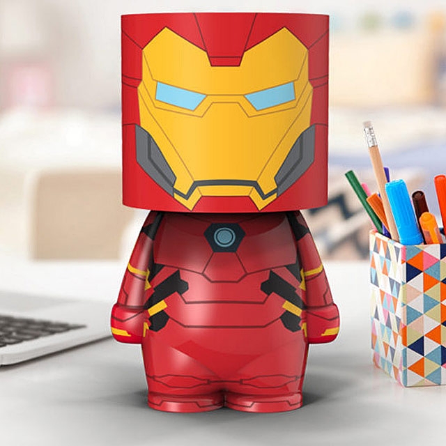Bạn đang tìm kiếm chiếc đèn hoàn hảo để trang trí phòng của mình? Nếu vậy, bạn có thể muốn xem đèn led 3D Iron Man! Chiếc đèn độc đáo này không chỉ toả sáng với ánh sáng màu đỏ đặc trưng của Iron Man mà còn cho thấy hình dáng siêu anh hùng của anh ta bằng kỹ thuật 3D.